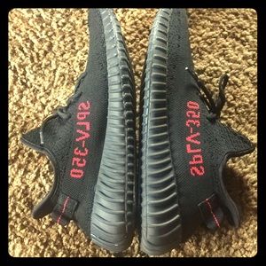 Men’s/women’s sports shoes.